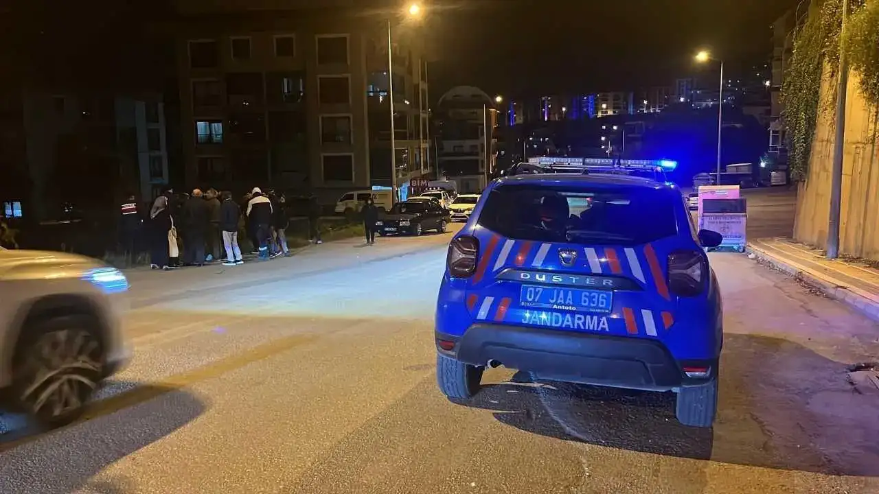 Alanya’da Korku Dolu Anlar: Kamyonet Şarampole Uçtu! 3